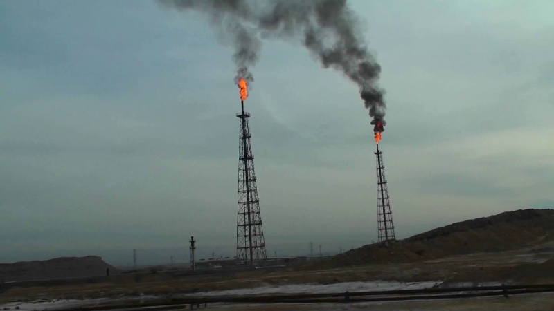 Burning extraction wells in an oil or natural gas field in Iran